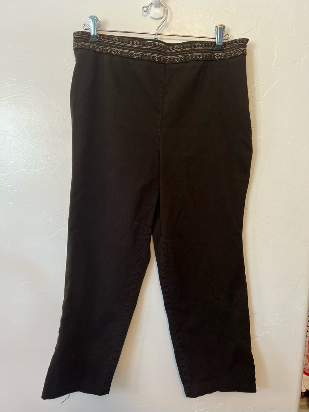 Ann Taylor LOFT Brown Capri Pants with Gold embroidery Size 12